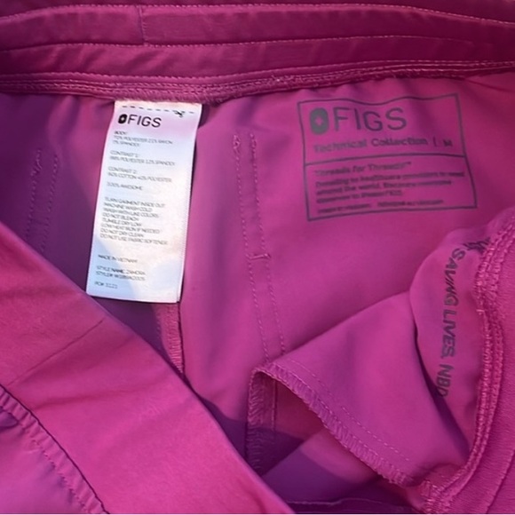 FIGS Zamora Jogger Fuchsia Color Scrub Pants
Size Medium - Picture 4 of 5